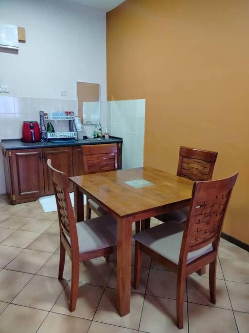 פורט דיקסון Homestay Elina - Cheap And Cosy מראה חיצוני תמונה