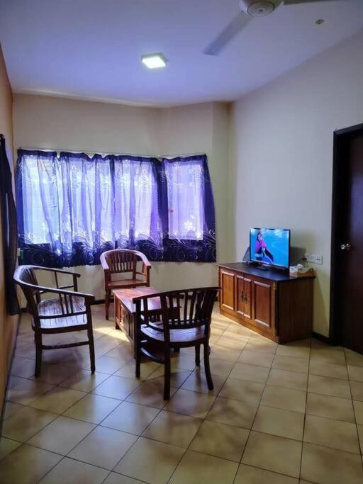 פורט דיקסון Homestay Elina - Cheap And Cosy מראה חיצוני תמונה